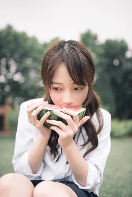 扒开女人内裤猛进猛出流出白液